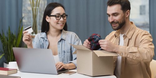couple-enjoying-online-order-they-received